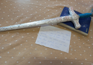 Prace uczniów Muzeum "Hobbita" - miecz