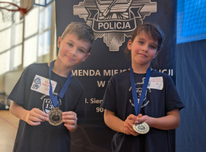 Michalina i Szymon z medalami