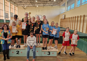 Nasze dziewczyny na podium z medalami