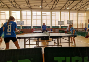 Nasze dziewczyny w niebieskich koszulkach w trakcie meczu