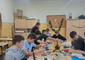 ósmoklasiści w czasie zajęć