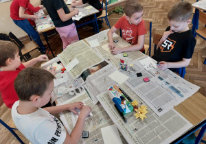 Dzieci w trakcie pracy