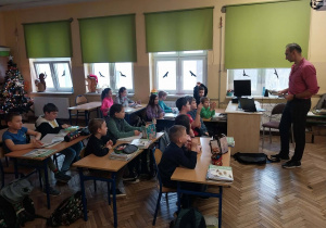 Tata Wiktorii prowadzi zajęcia