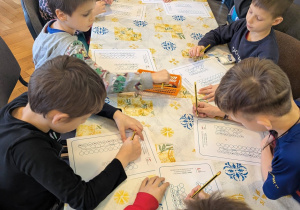 Uczniowie na zajęciach w muzeum