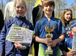 Puchar dla szkoły w MISTRZOSTWACH WOJEWÓDZTWA ŁÓDZKIEGO W BIEGU NA ORIENTACJĘ