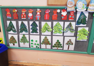 Wystawa prac świątecznych wykonanych przez uczniów.