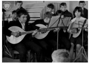 Zespół muzyczny występuje na akademii z okazji 1 maja. 3 maj 1966.