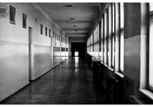 Widok korytarza na II piętrze, 1968 rok.